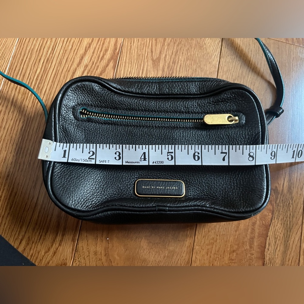 Marc by Marc Jacob’s black leather crossbody bag - Picture 7 of 7